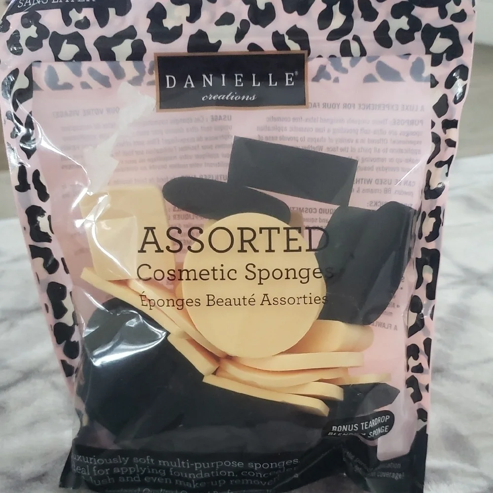 Assorted Cosmetic Sponges - Black and Cream